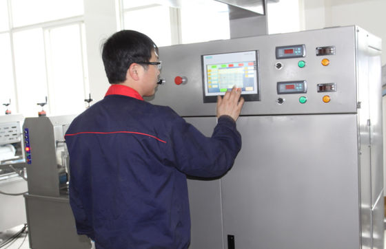 شراء آلة تغليف الأوتوماتيكية 380 مم عرض الأسطوانة مع نظام التحكم Siemens Plc تصنيع عبر الإنترنت