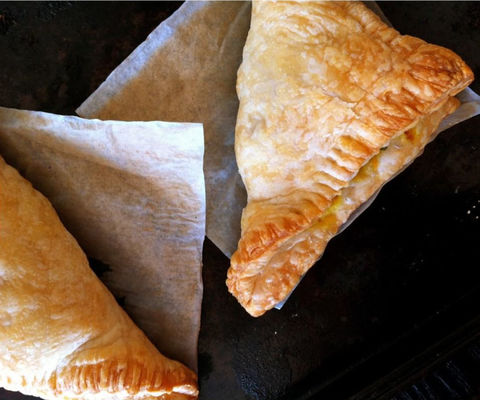 شراء خط إنتاج المعجنات الآلي مع التحكم بشاشة لمس PLC وضمان لمدة سنة واحدة لمعالجة الكرواسون والخبز الدنماركي online manufacture