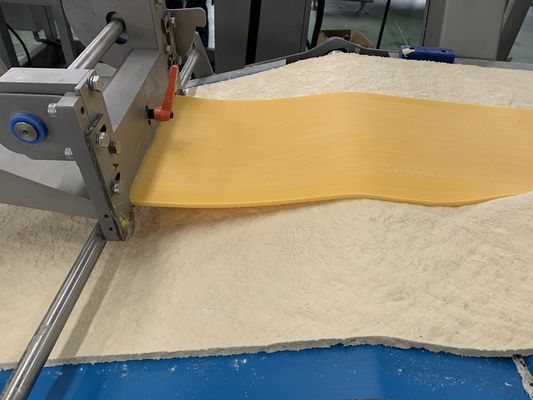 شراء 600-1200kg/H سعة خط إنتاج المعجنات من نصف تلقائي / تلقائي بالكامل للمعجنات المملوءة أو الفارغة online manufacture